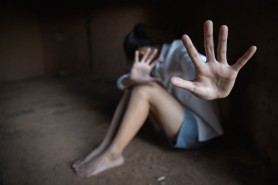 Republica Moldova: Un tată și-a abuzat sexual fiica timp de 18 ani